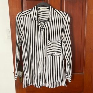 Bershka.Striped shirt. Size Small. Gently used. Its like new